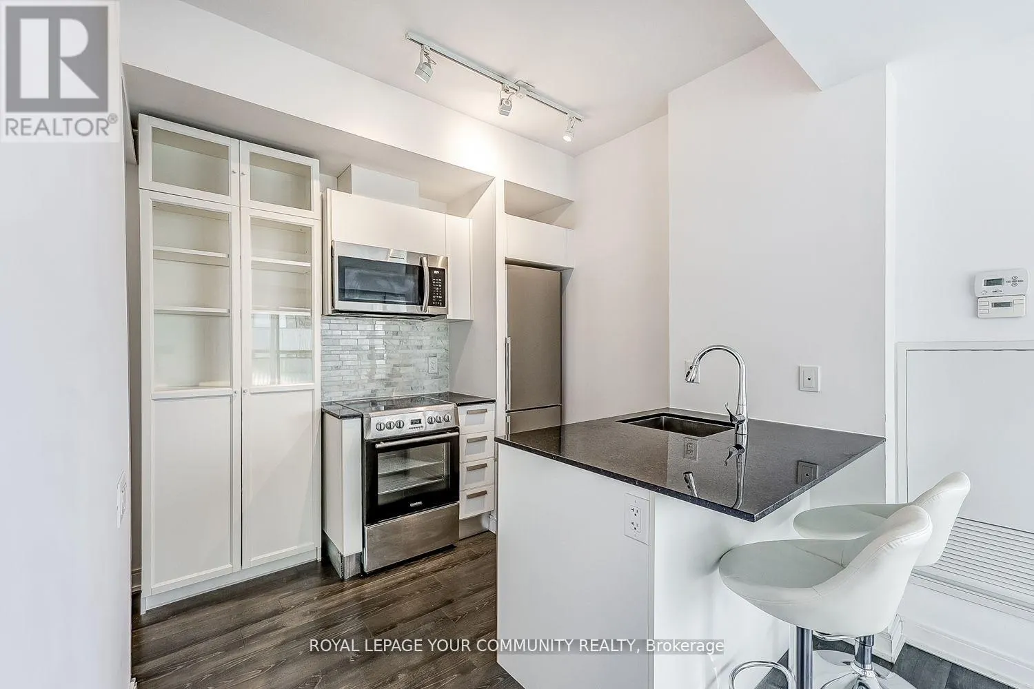 4208 - 42 CHARLES STREET E