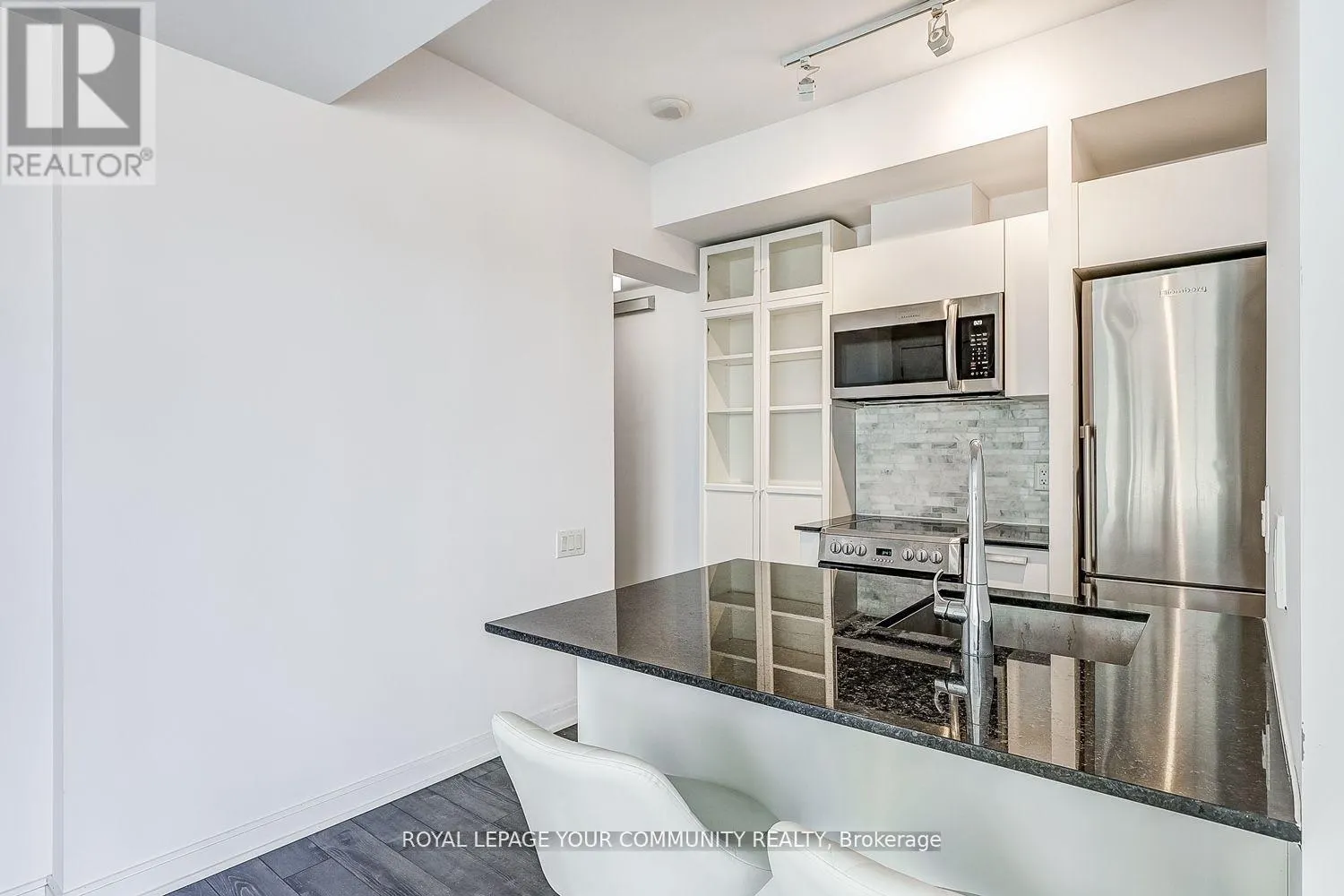4208 - 42 CHARLES STREET E