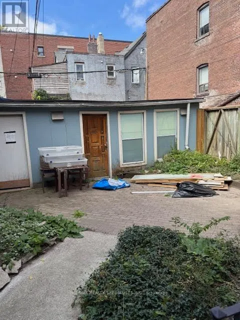 1052 BATHURST STREET