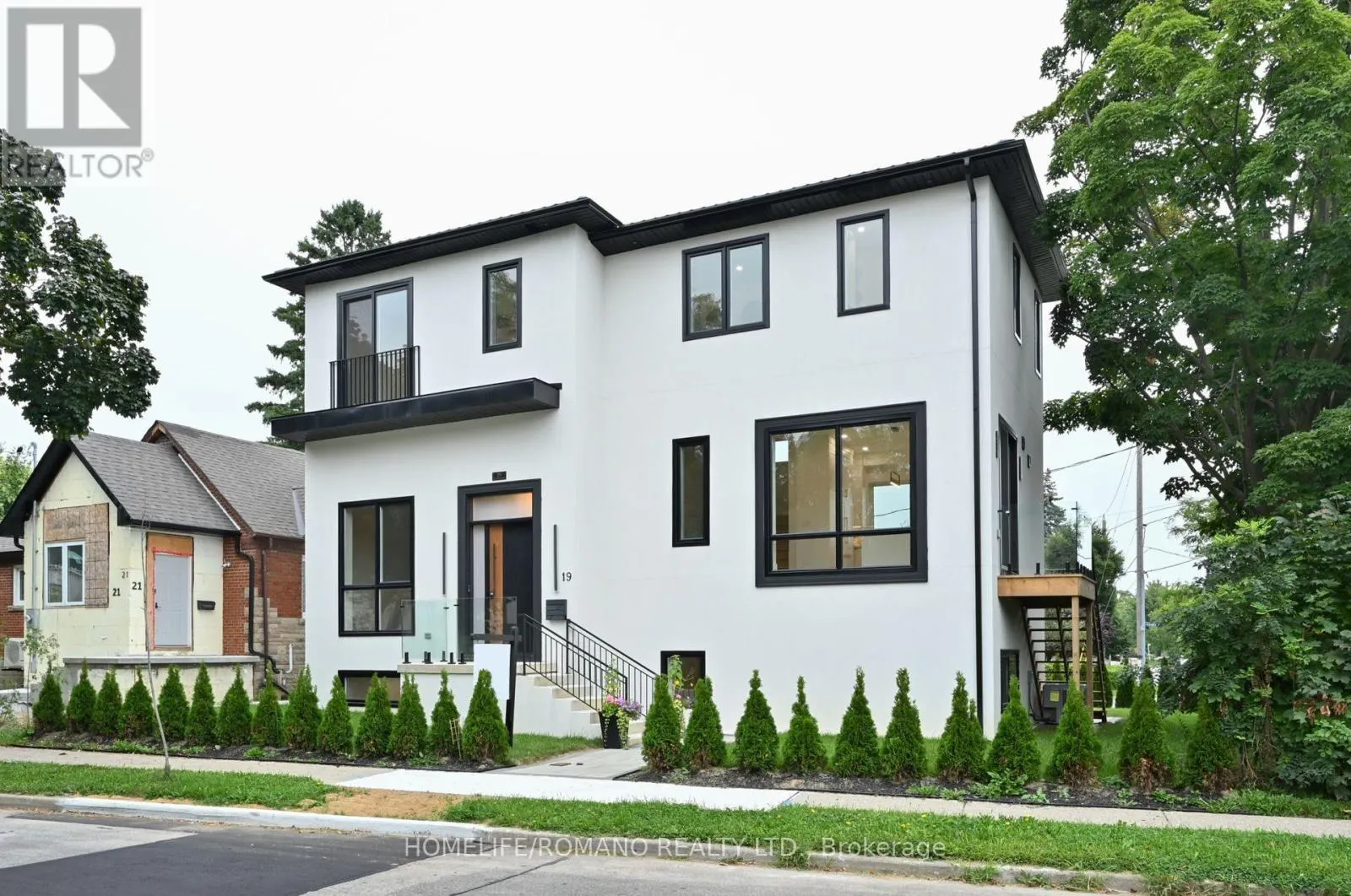 19 KING HIGH AVENUE