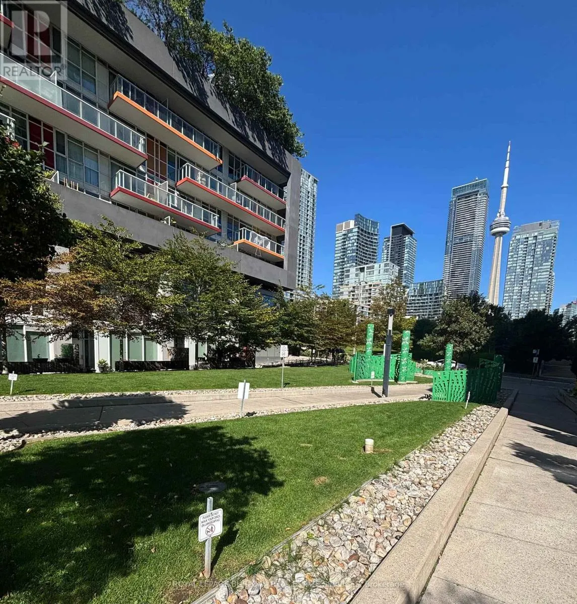 303 - 75 QUEENS WHARF ROAD