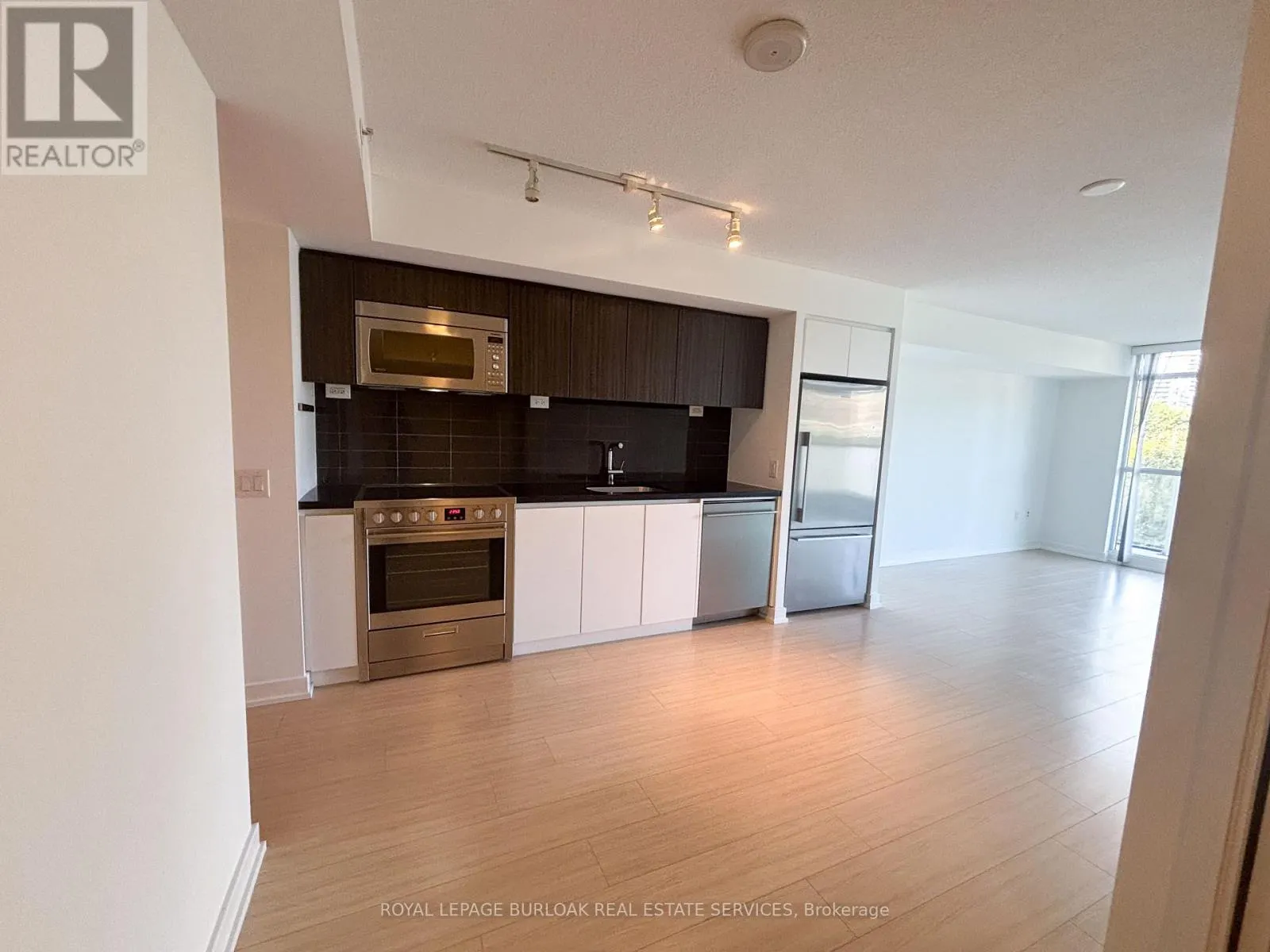 303 - 75 QUEENS WHARF ROAD