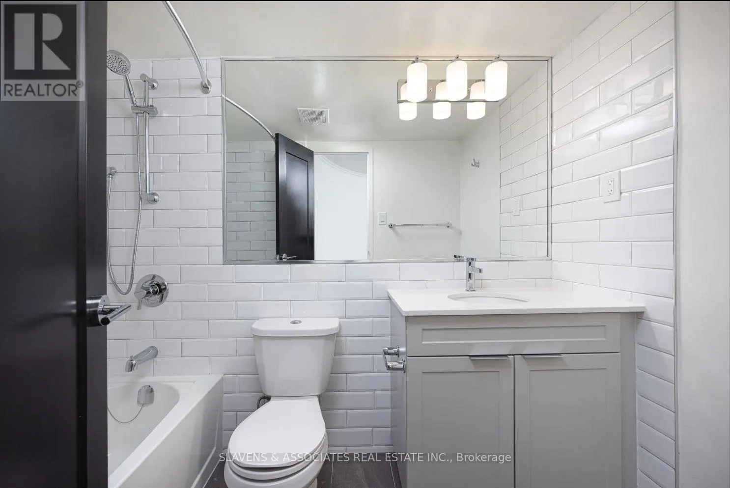 210 - 7 JACKES AVENUE