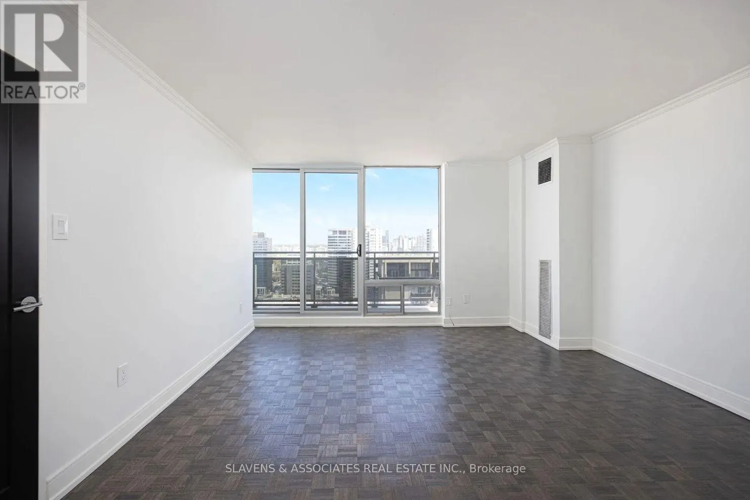 210 - 7 JACKES AVENUE