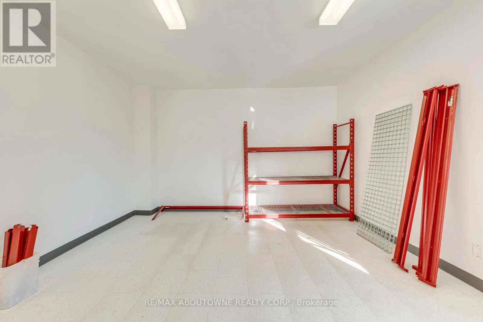 2-3 FL - 454 DUNDAS STREET W
