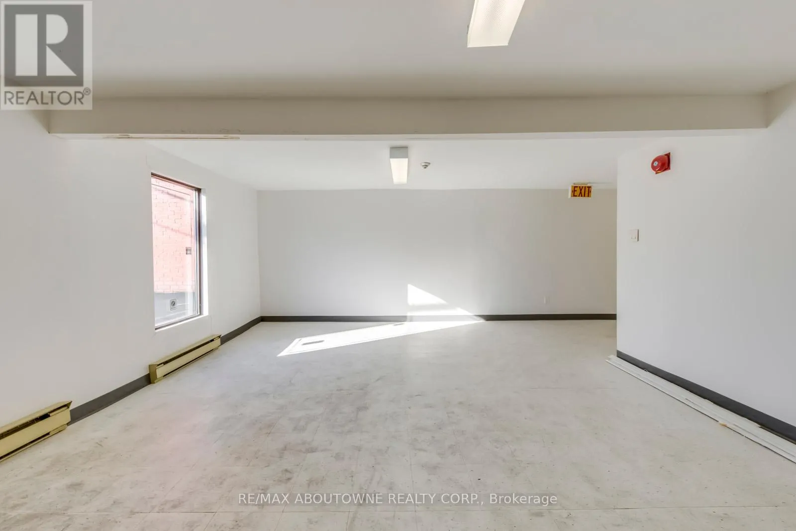 2-3 FL - 454 DUNDAS STREET W