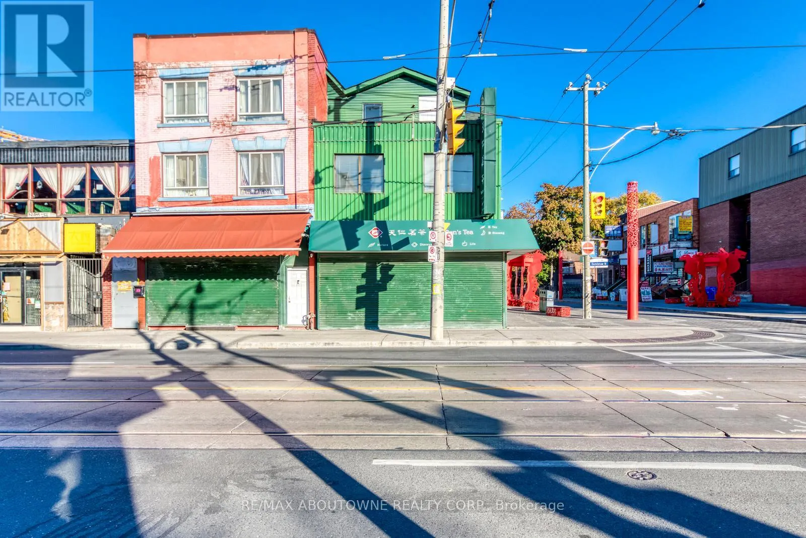 2-3 FL - 454 DUNDAS STREET W