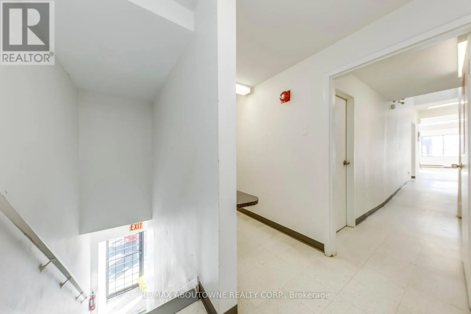 2-3 FL - 454 DUNDAS STREET W