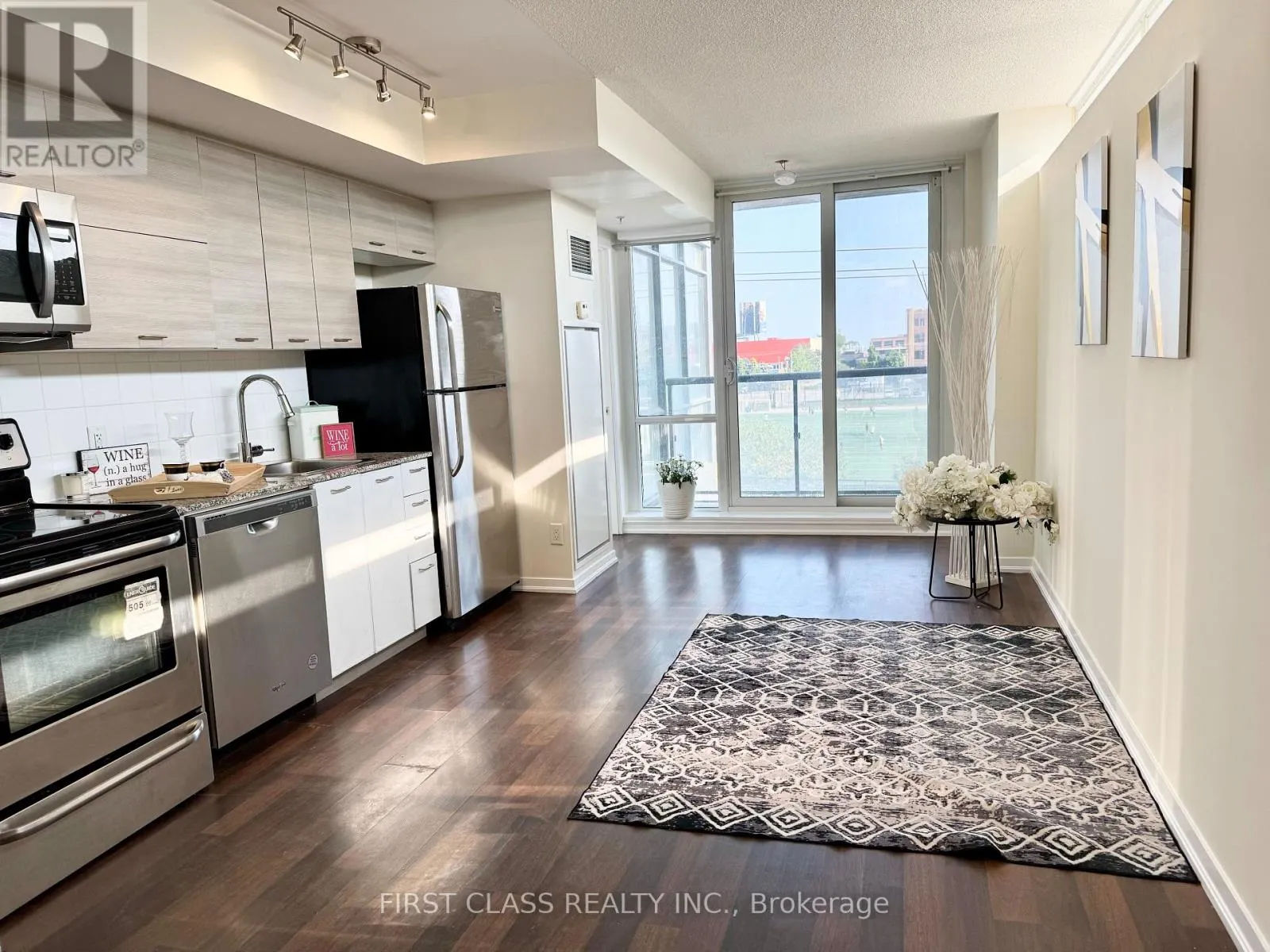 313 - 20 JOE SHUSTER WAY
