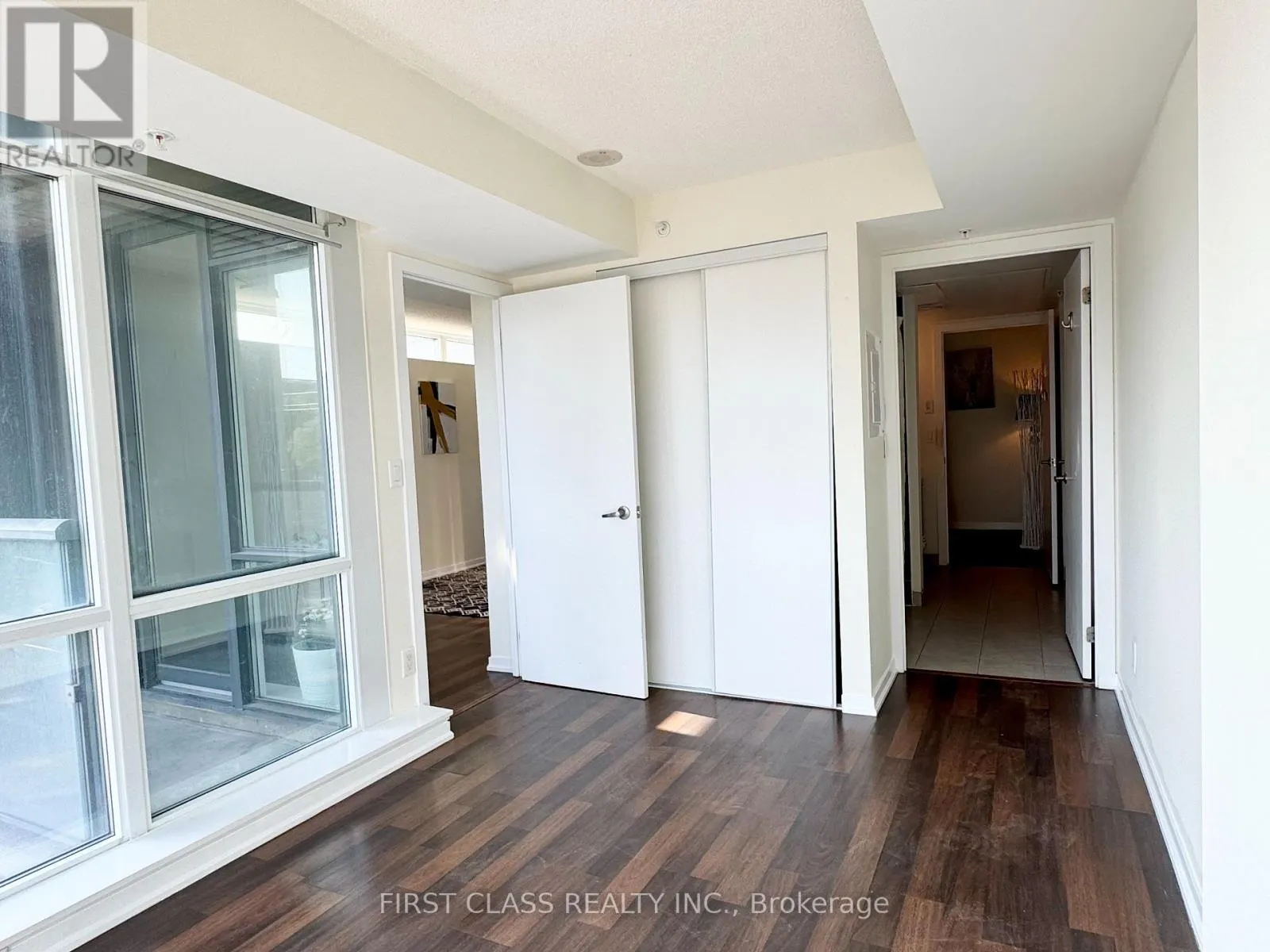 313 - 20 JOE SHUSTER WAY