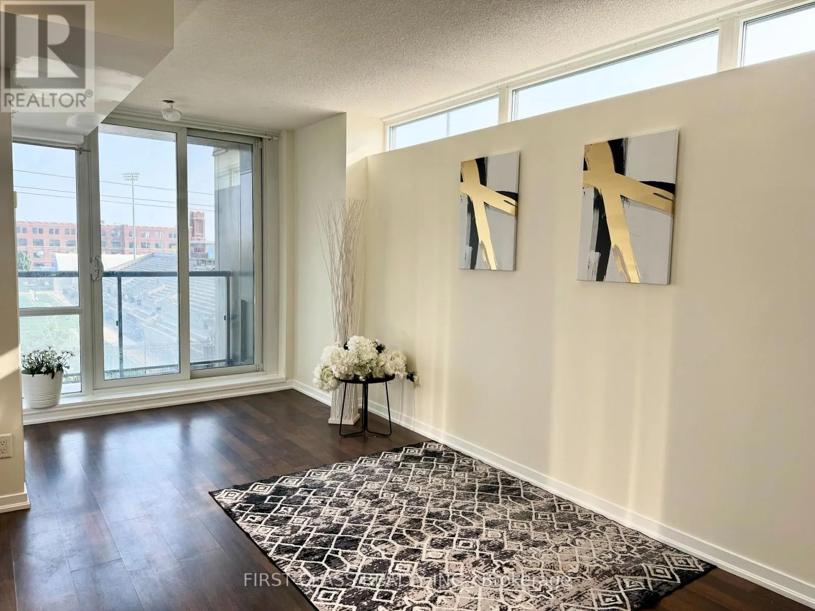 313 - 20 JOE SHUSTER WAY