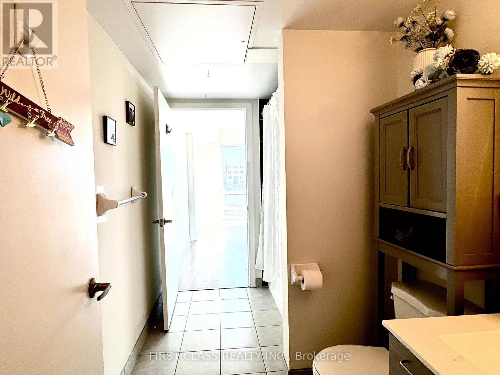 313 - 20 JOE SHUSTER WAY