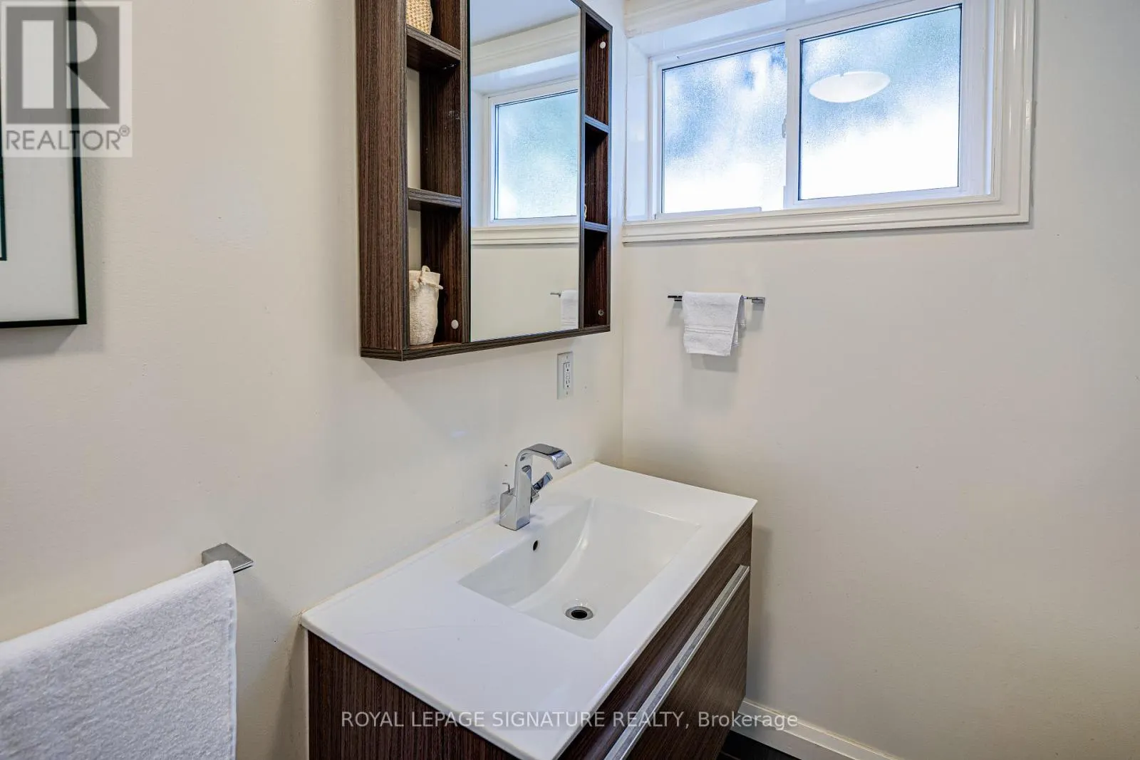 2 PARMBELLE CRESCENT