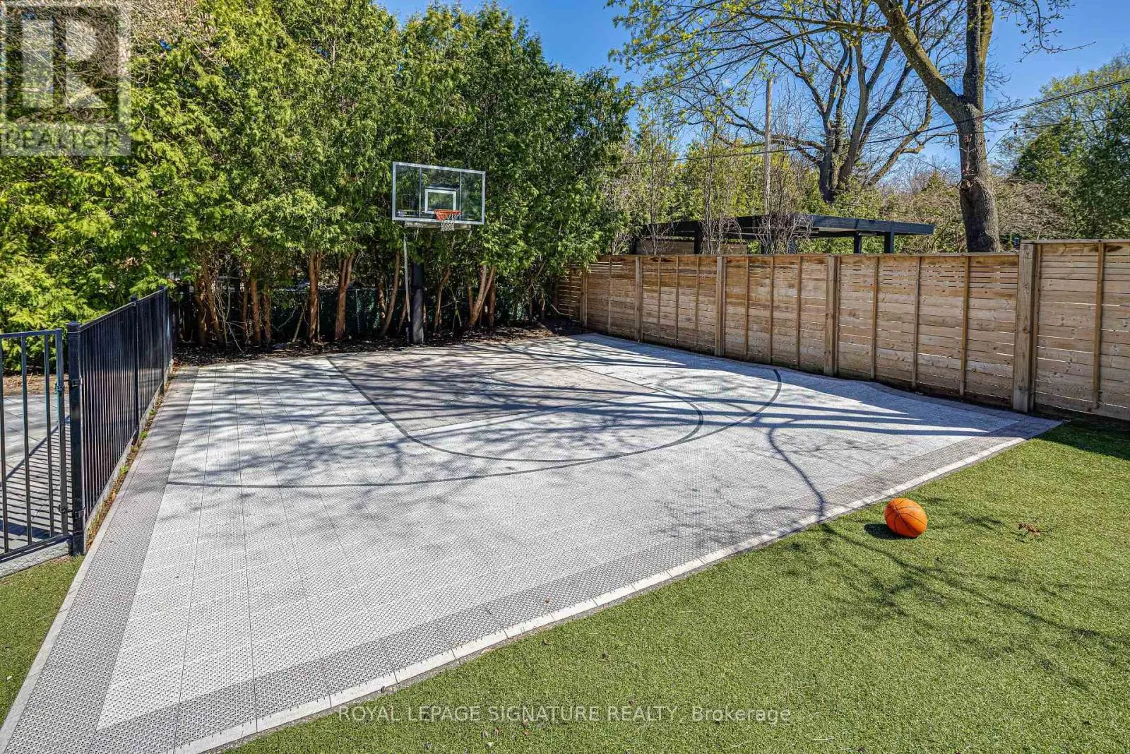 2 PARMBELLE CRESCENT