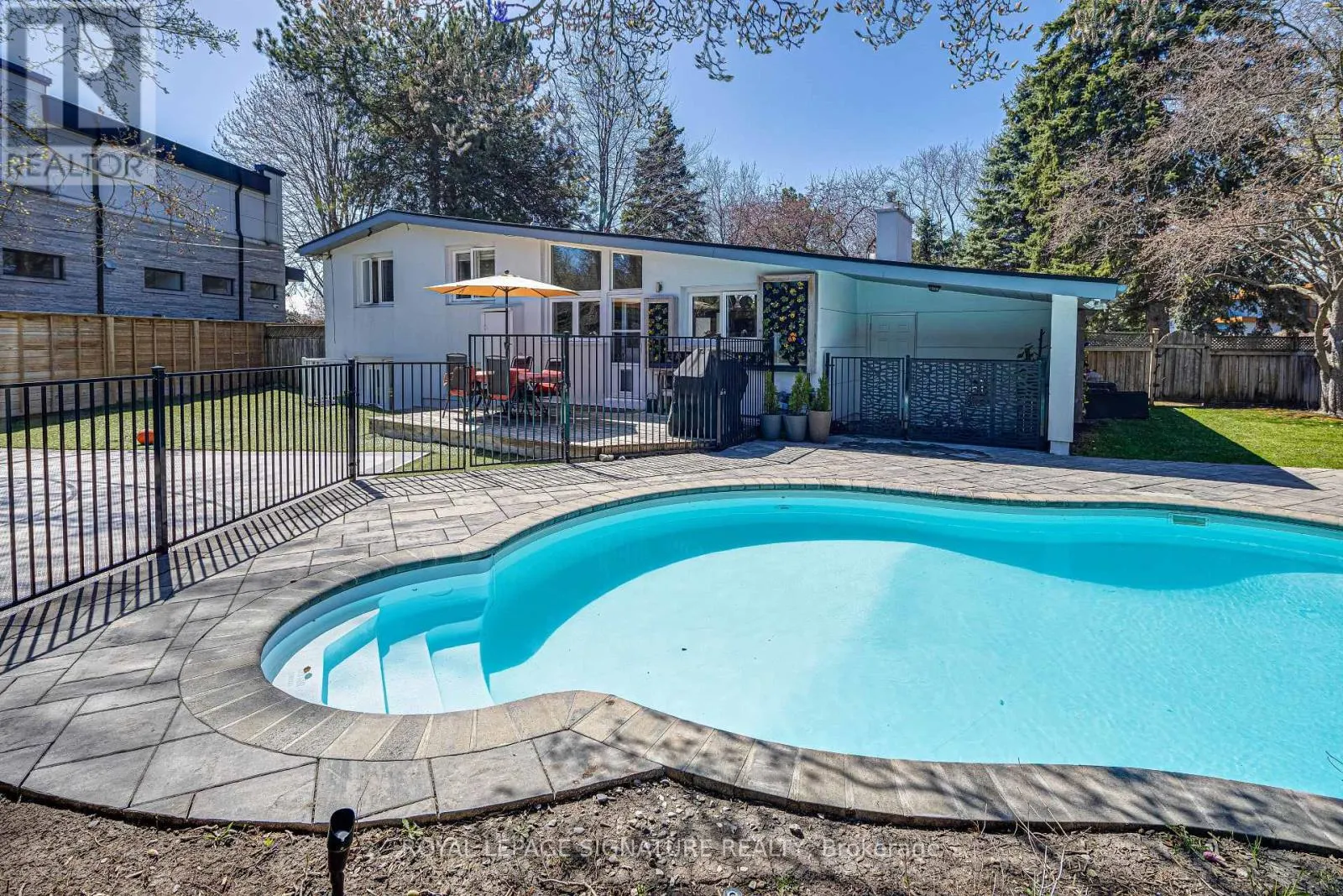 2 PARMBELLE CRESCENT