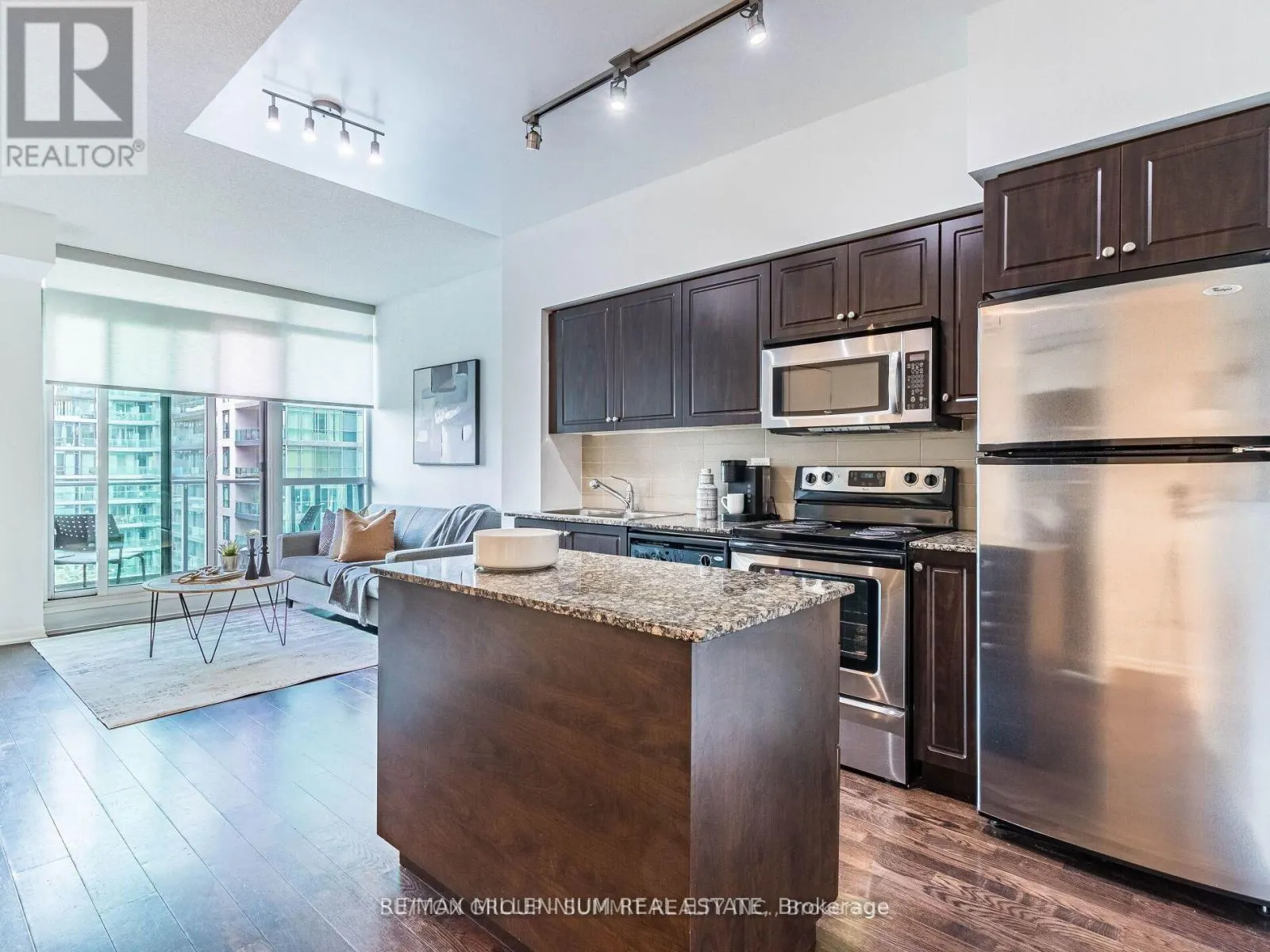 712 - 215 FORT YORK BOULEVARD