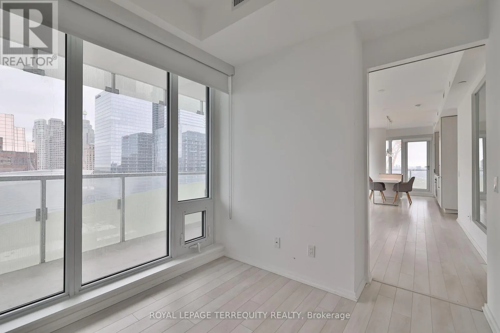 2709 - 197 YONGE STREET