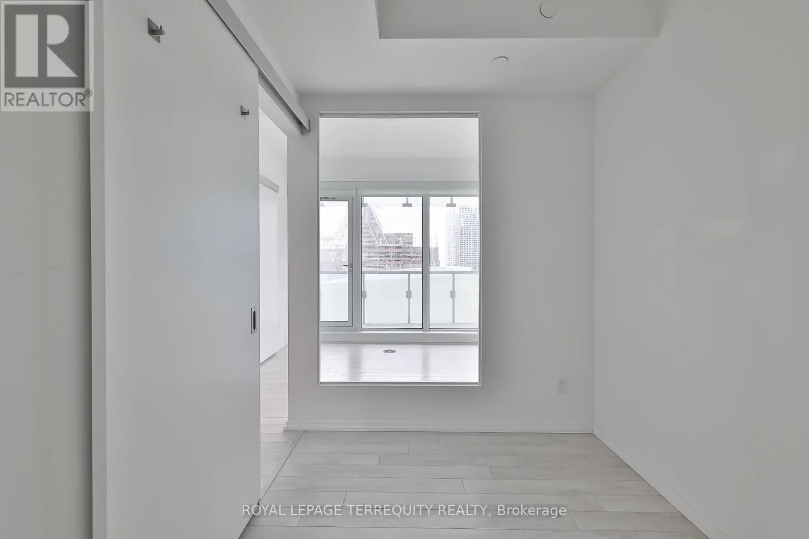 2709 - 197 YONGE STREET