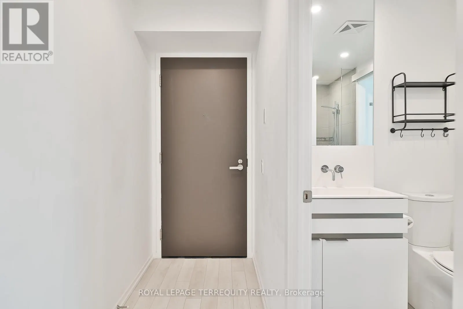 2709 - 197 YONGE STREET