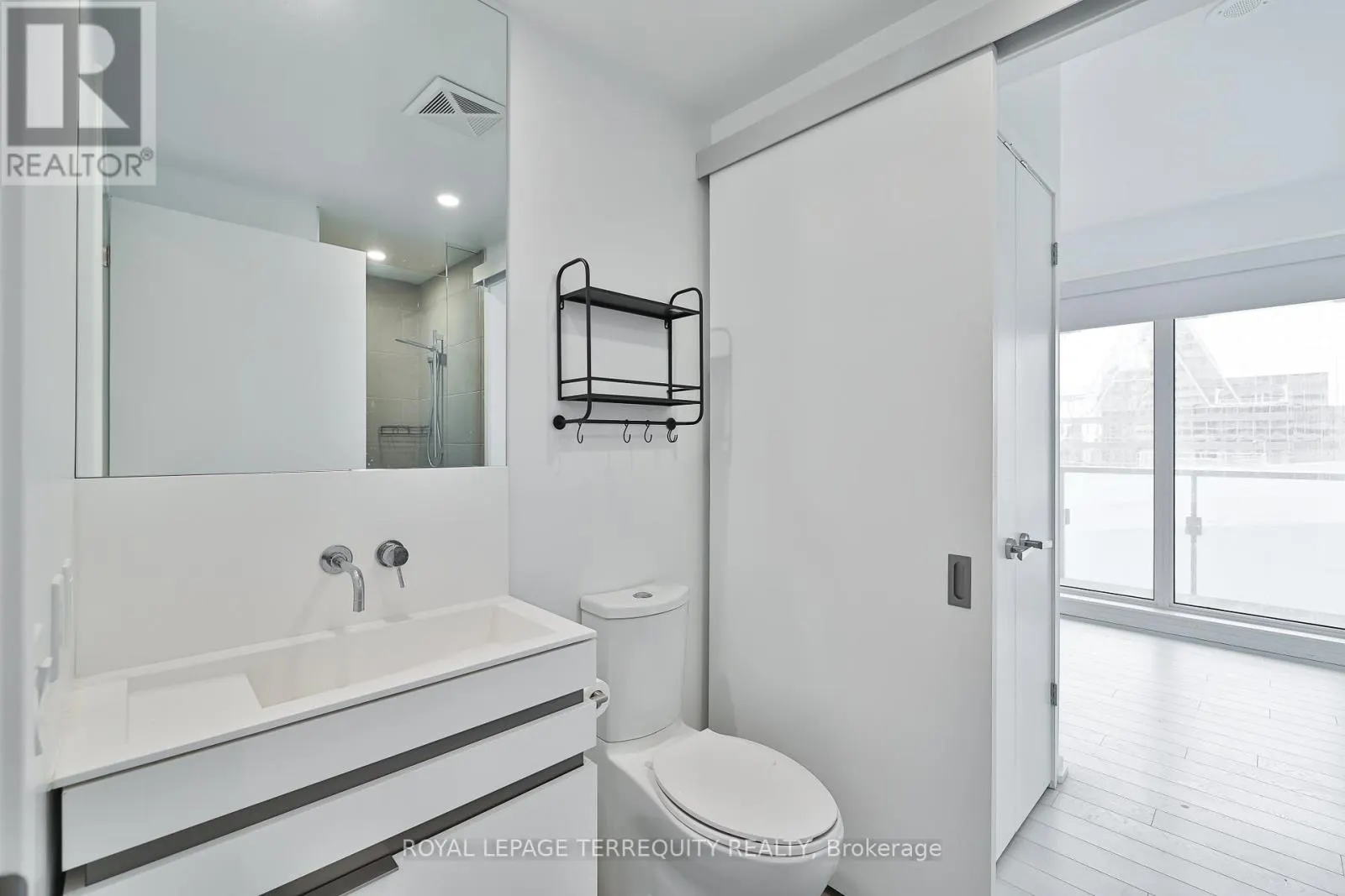 2709 - 197 YONGE STREET