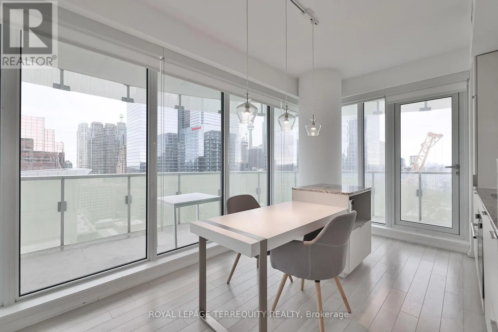 2709 - 197 YONGE STREET