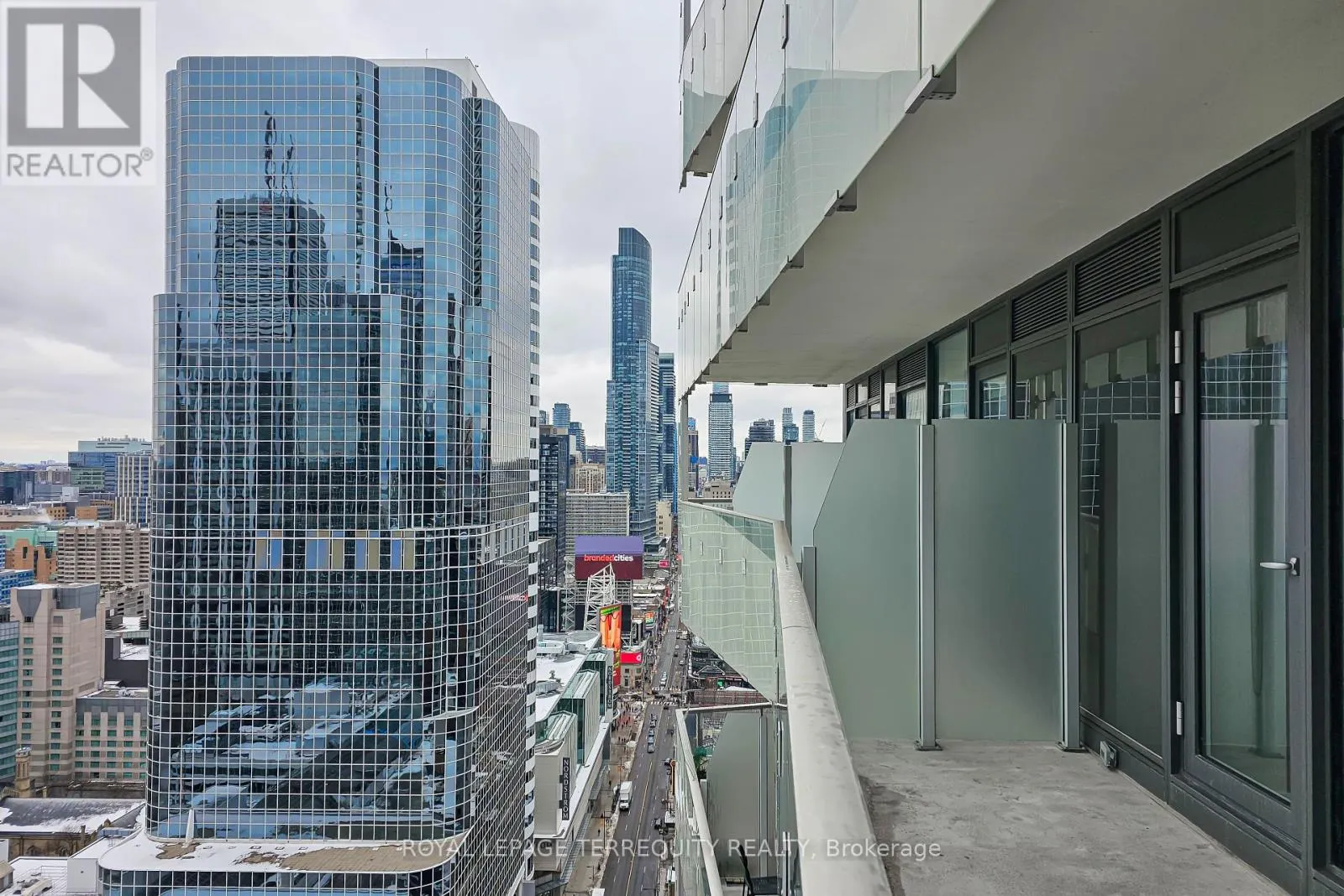 2709 - 197 YONGE STREET