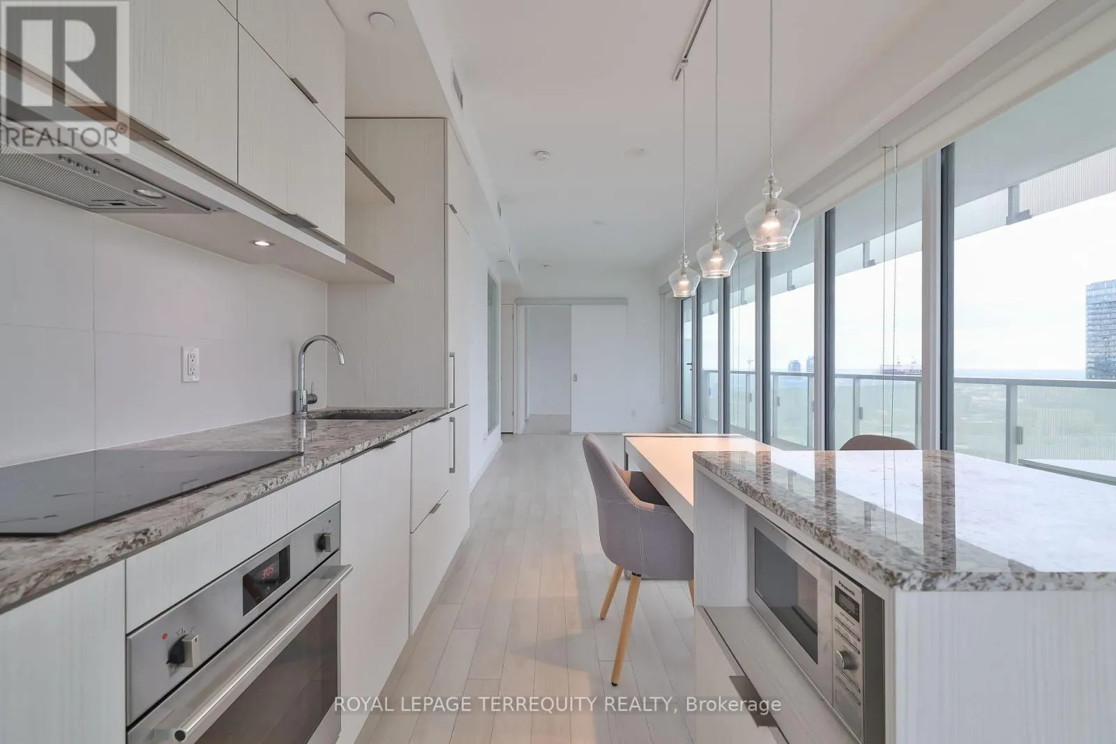 2709 - 197 YONGE STREET