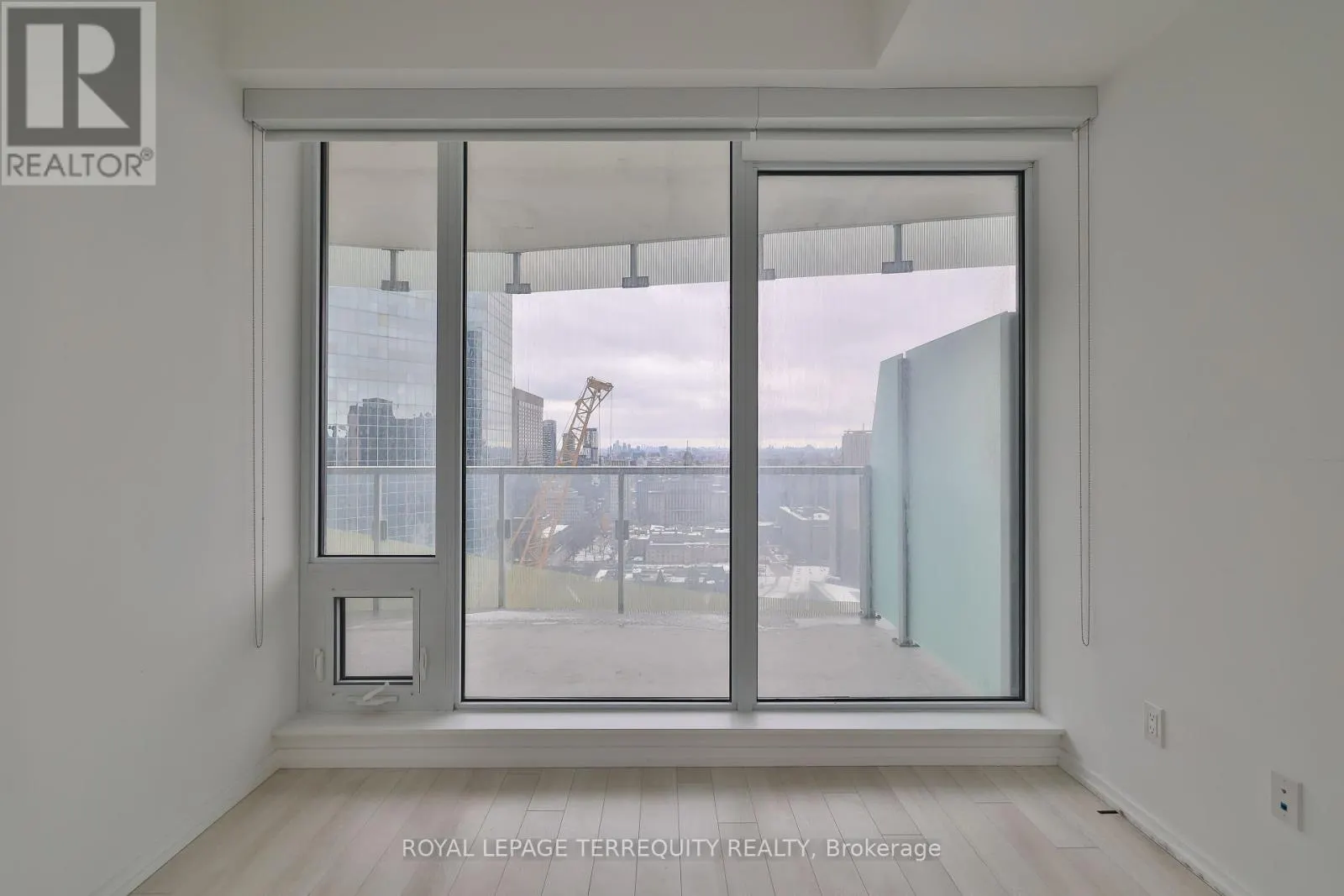 2709 - 197 YONGE STREET