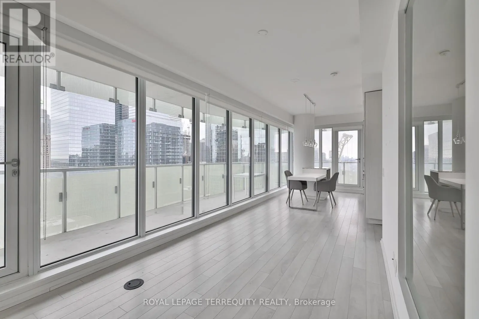 2709 - 197 YONGE STREET