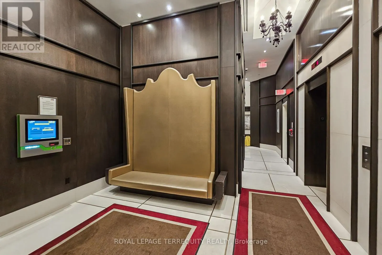2709 - 197 YONGE STREET