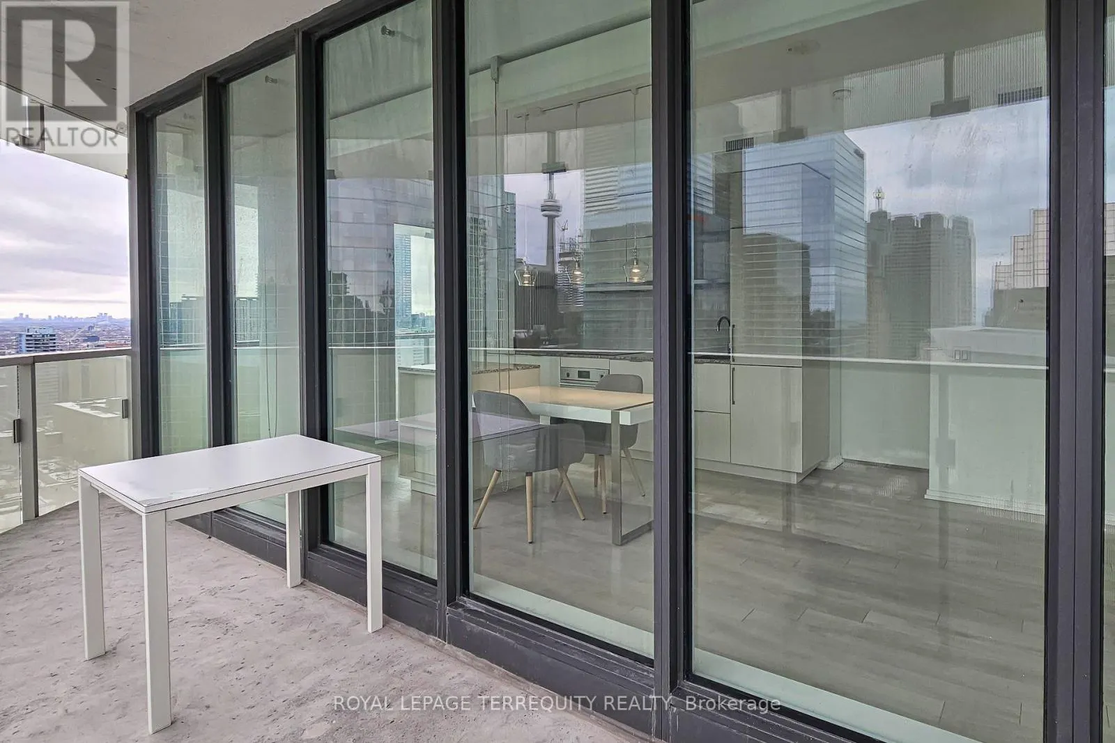 2709 - 197 YONGE STREET