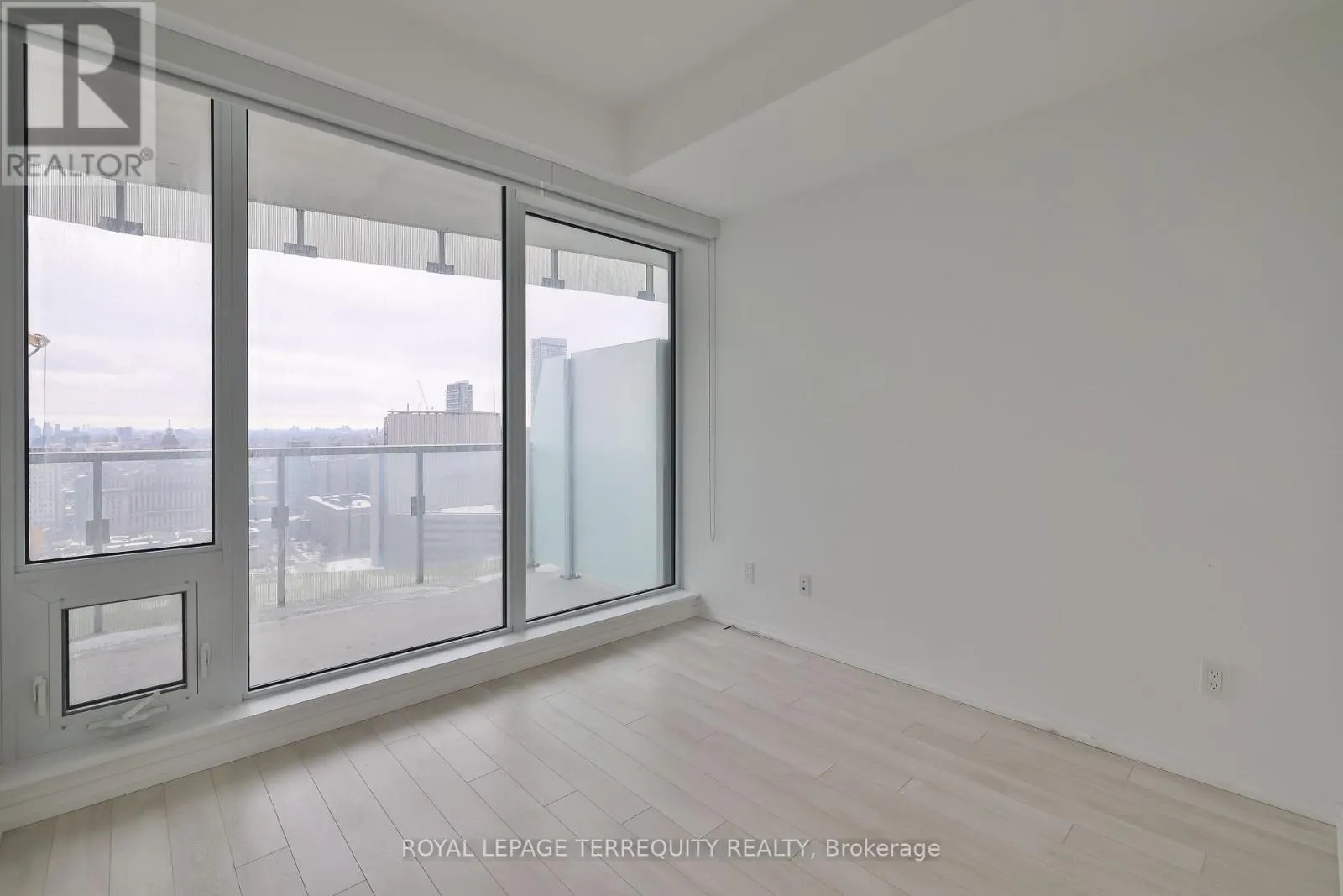 2709 - 197 YONGE STREET