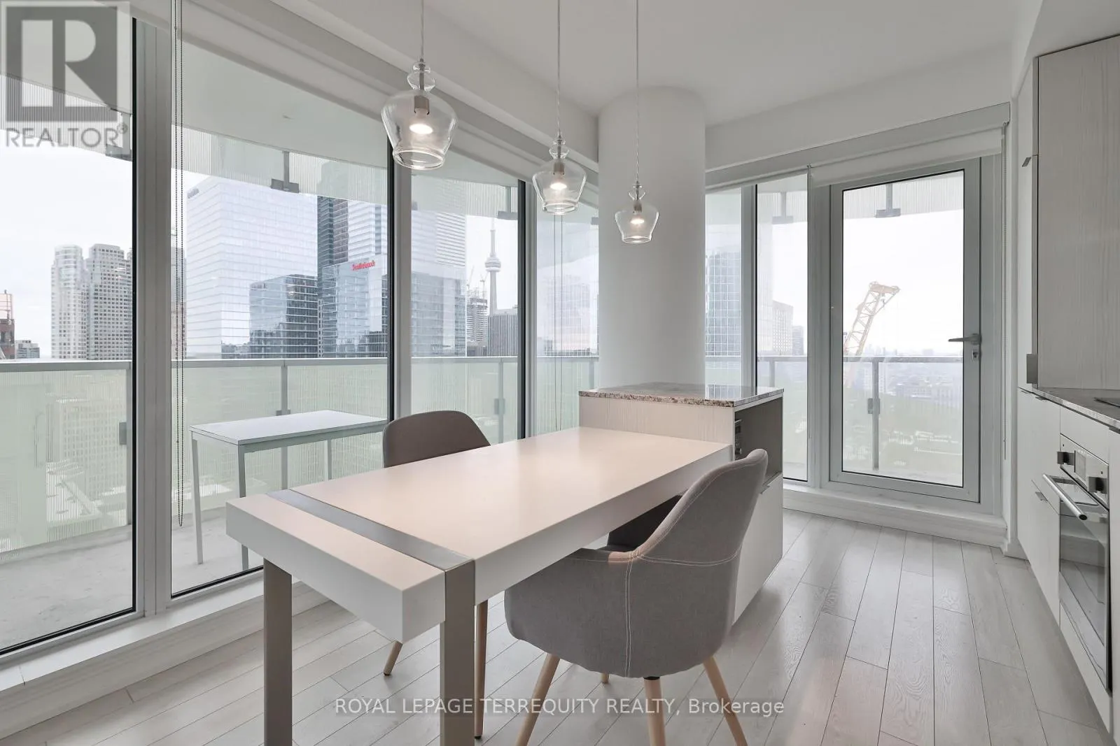 2709 - 197 YONGE STREET