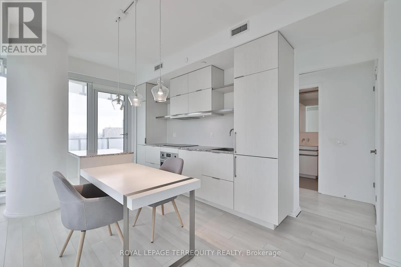 2709 - 197 YONGE STREET