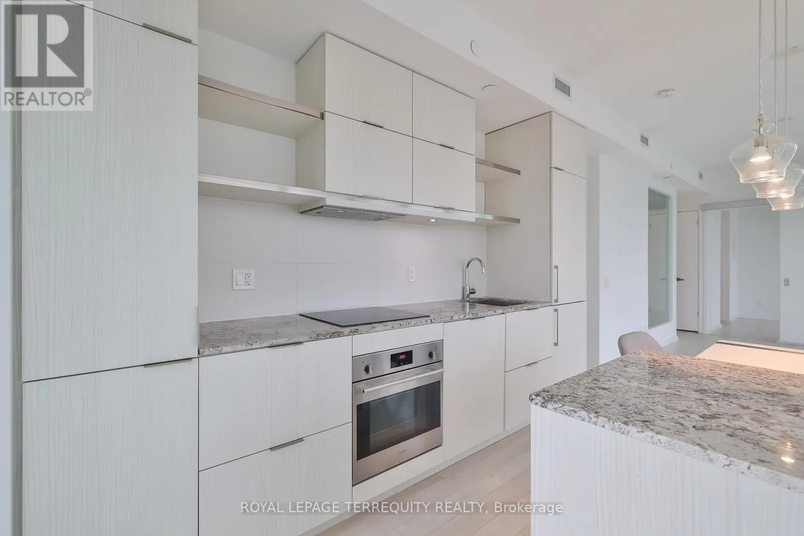 2709 - 197 YONGE STREET