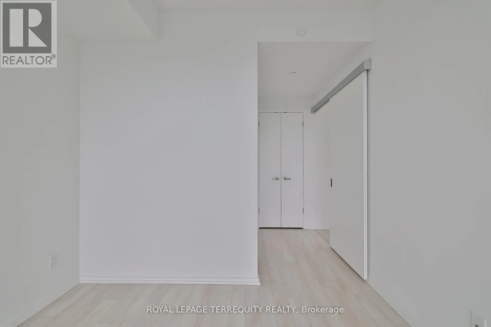 2709 - 197 YONGE STREET