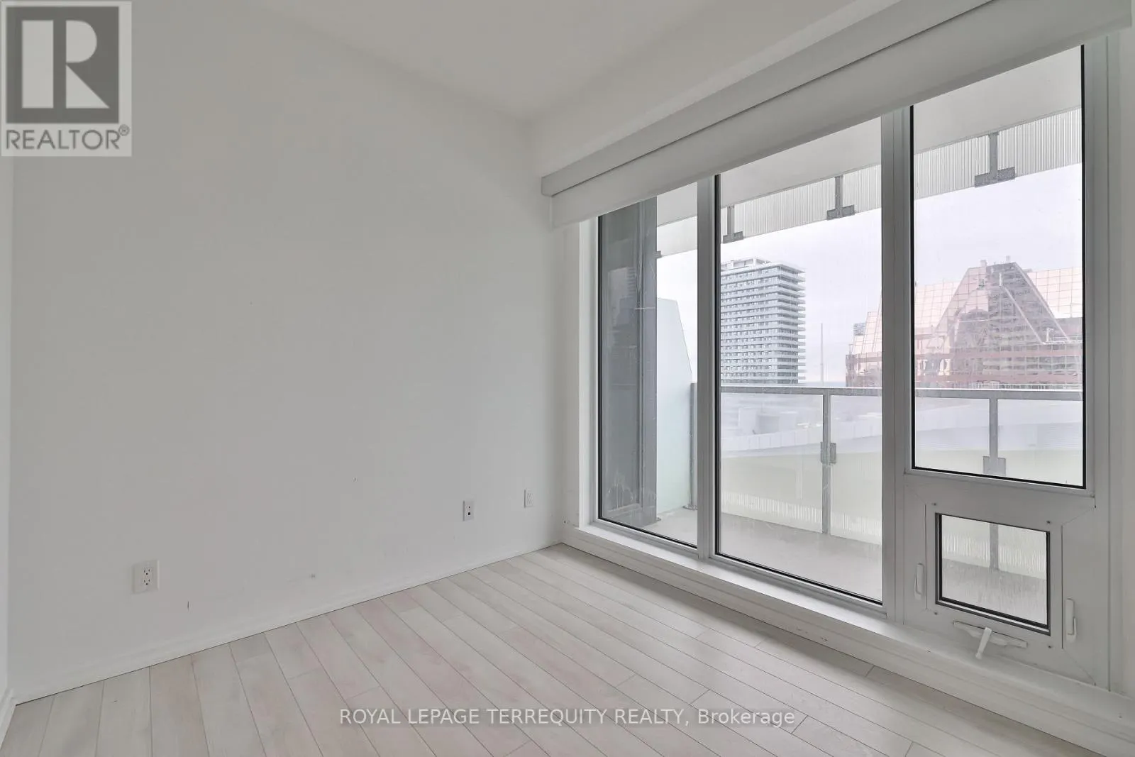 2709 - 197 YONGE STREET