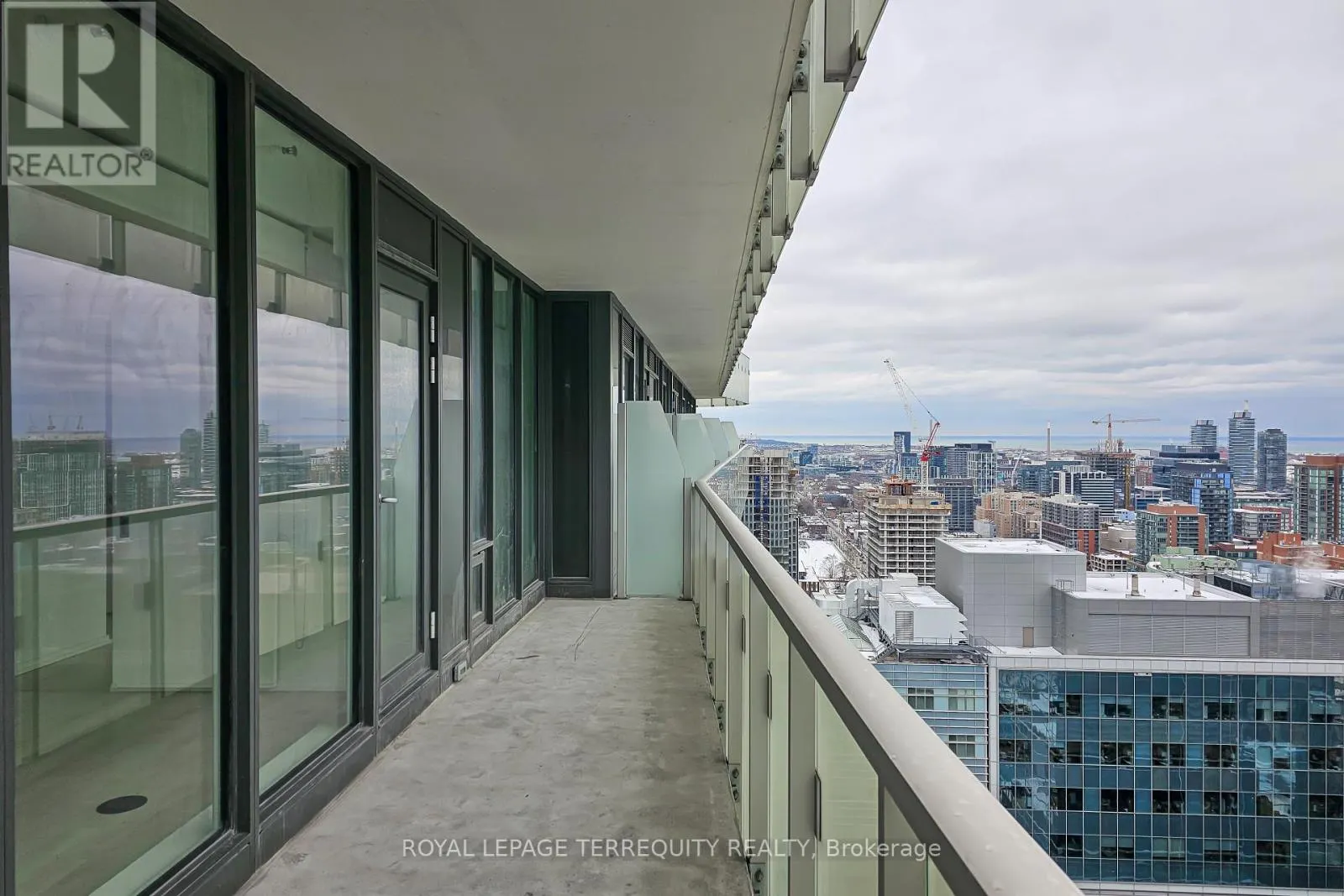 2709 - 197 YONGE STREET