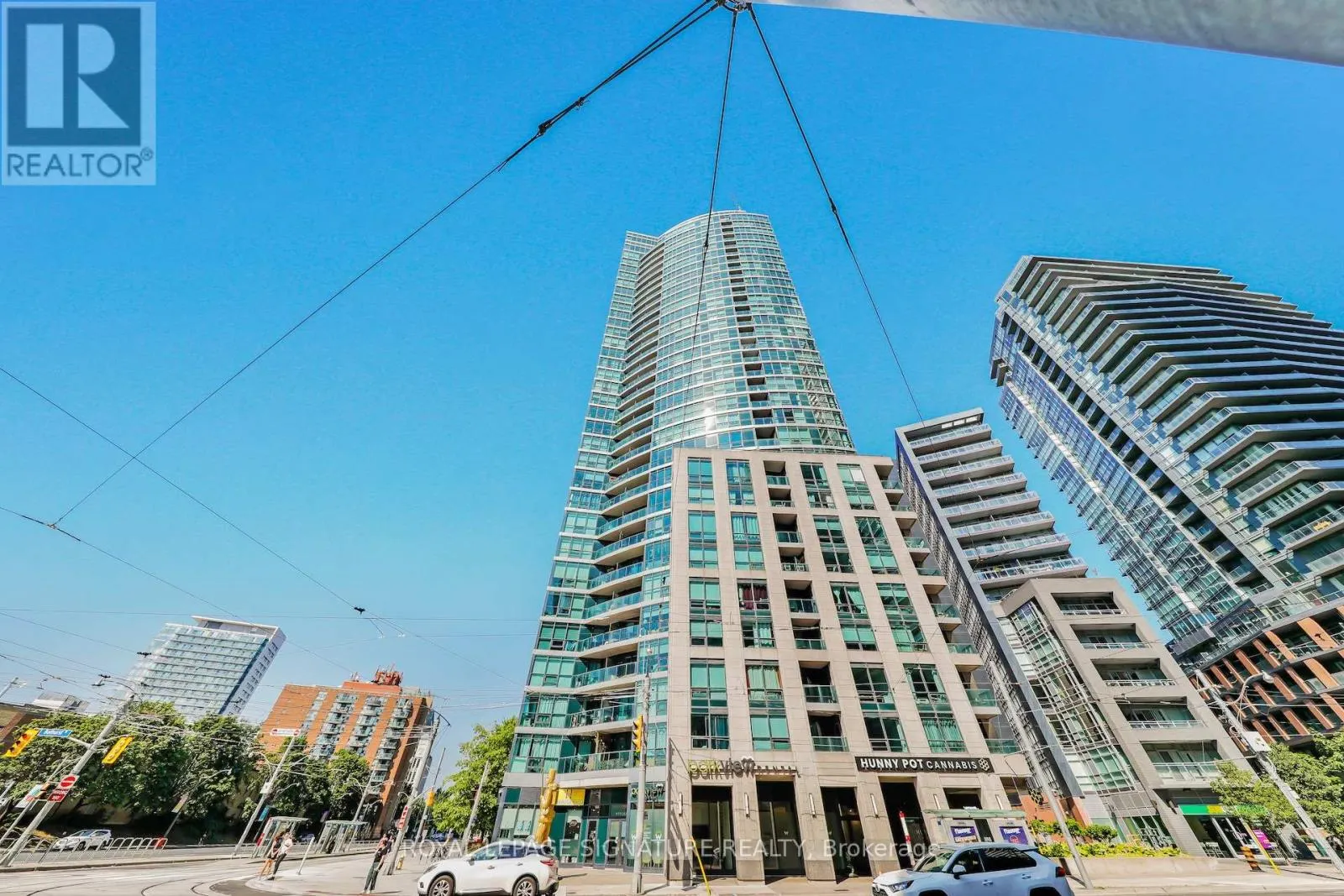 2405 - 600 FLEET STREET