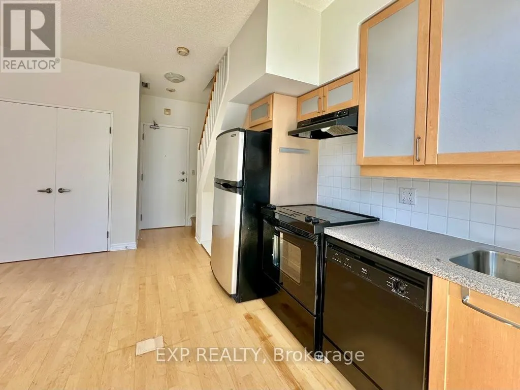 201 - 901 QUEEN STREET W