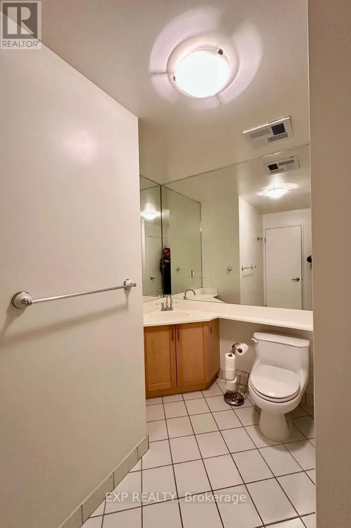 201 - 901 QUEEN STREET W
