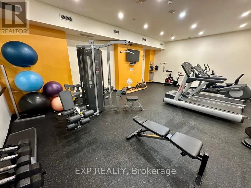 201 - 901 QUEEN STREET W