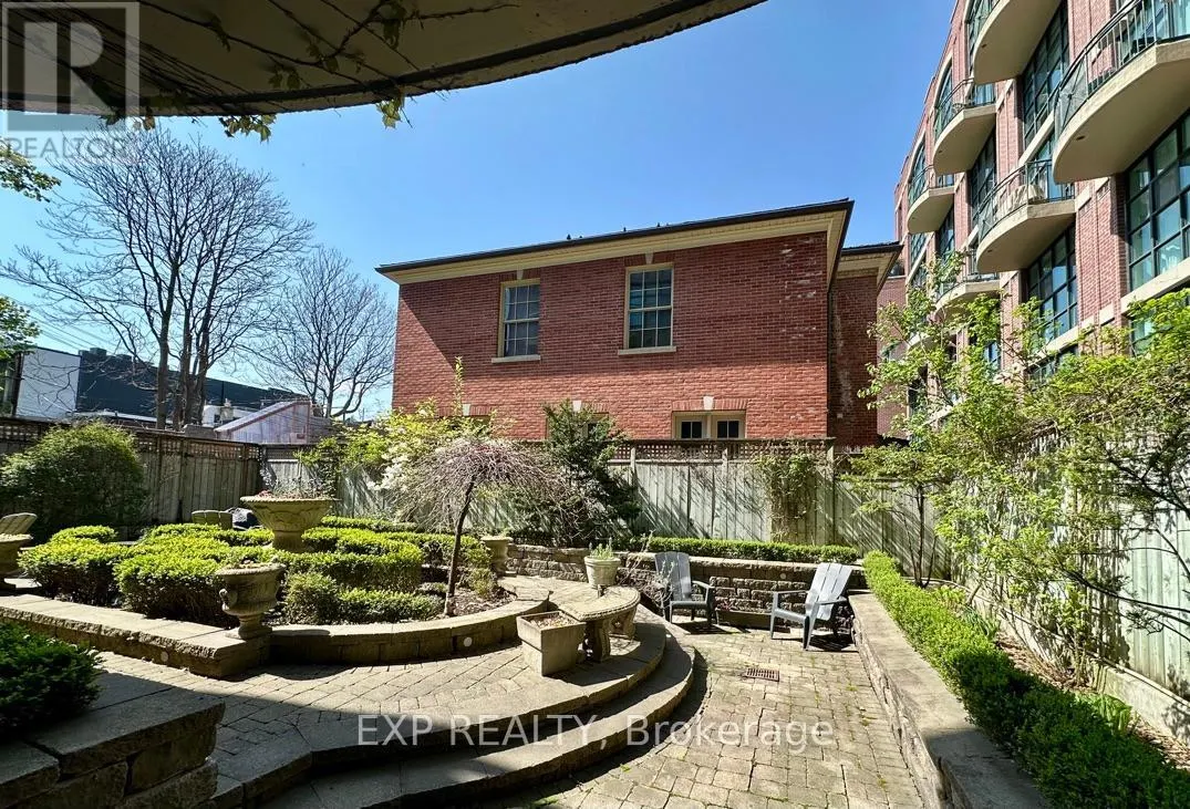 201 - 901 QUEEN STREET W