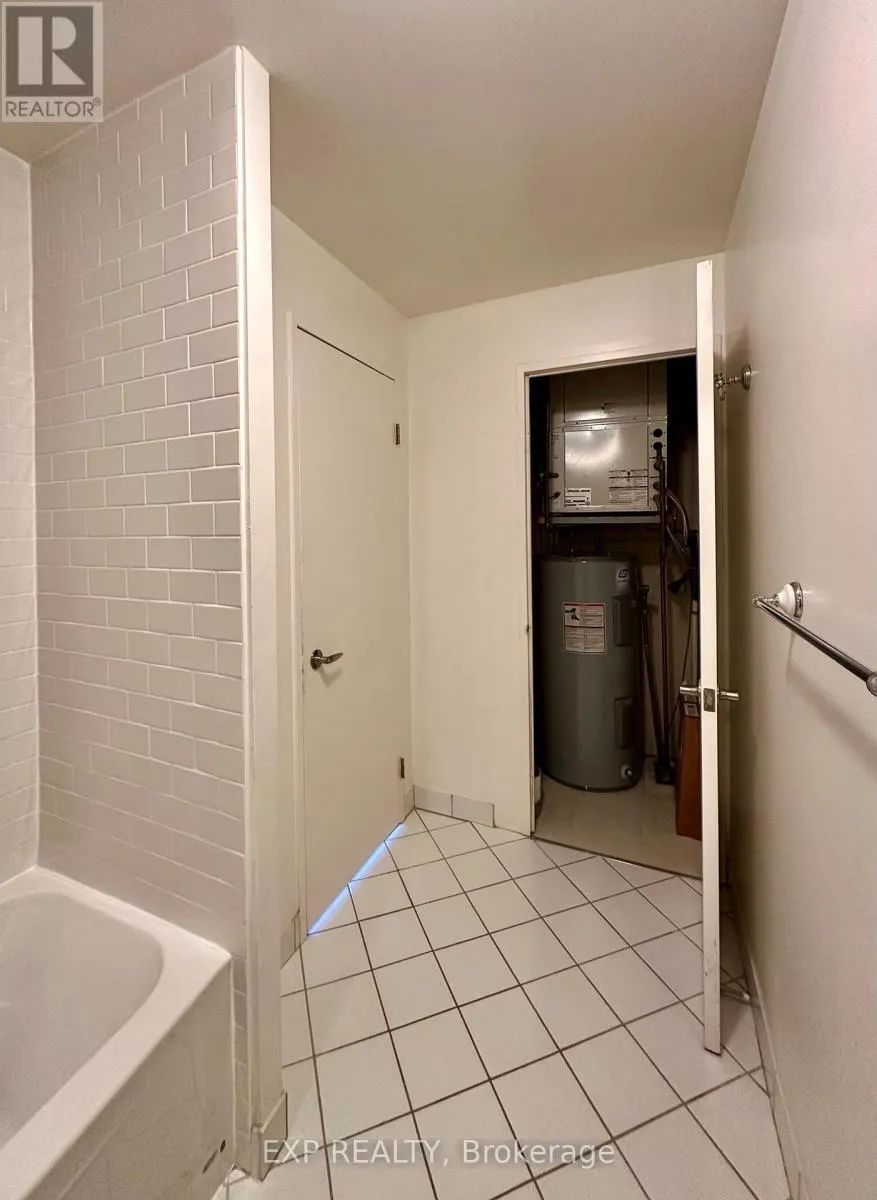 201 - 901 QUEEN STREET W