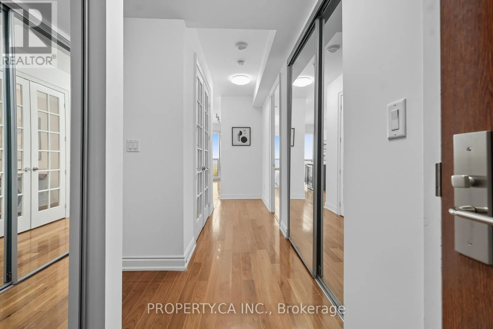 6302 - 388 YONGE STREET