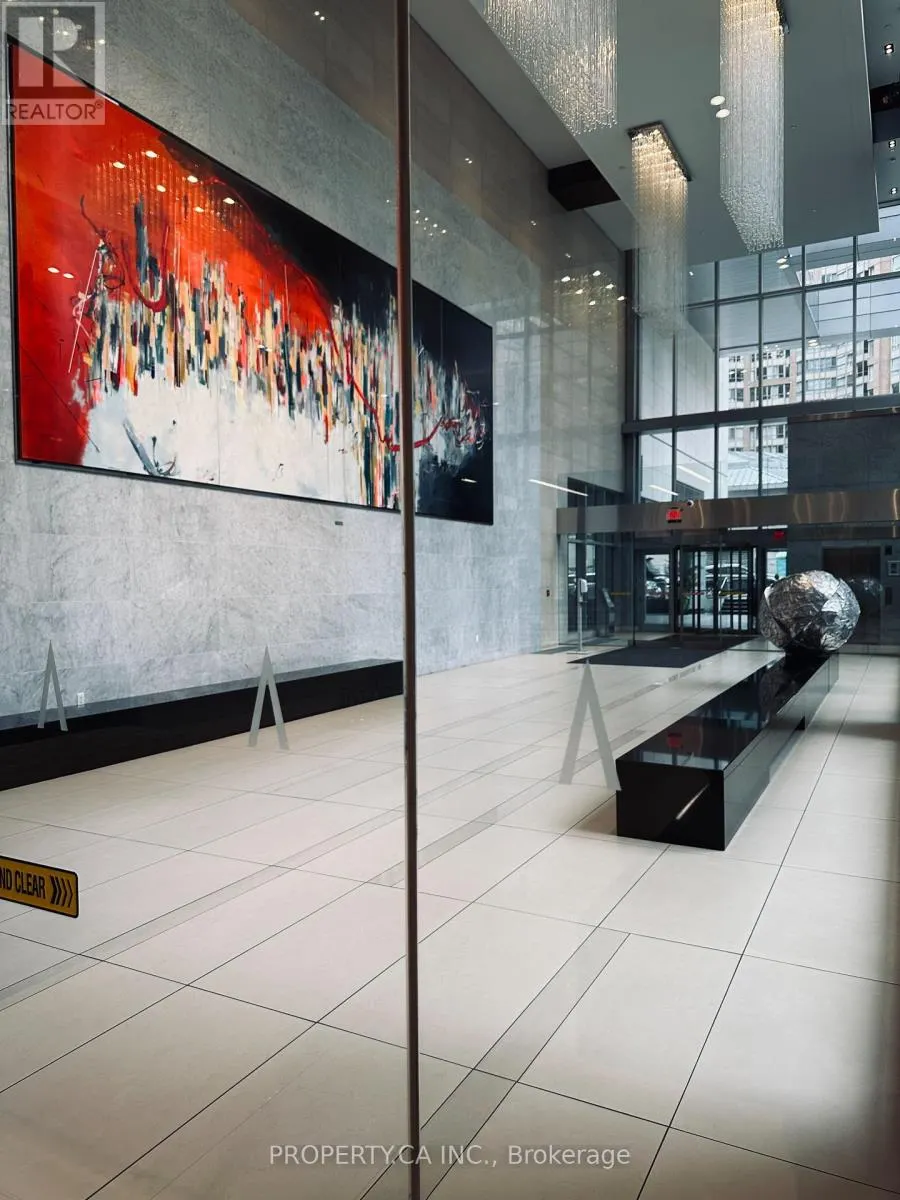 6302 - 388 YONGE STREET