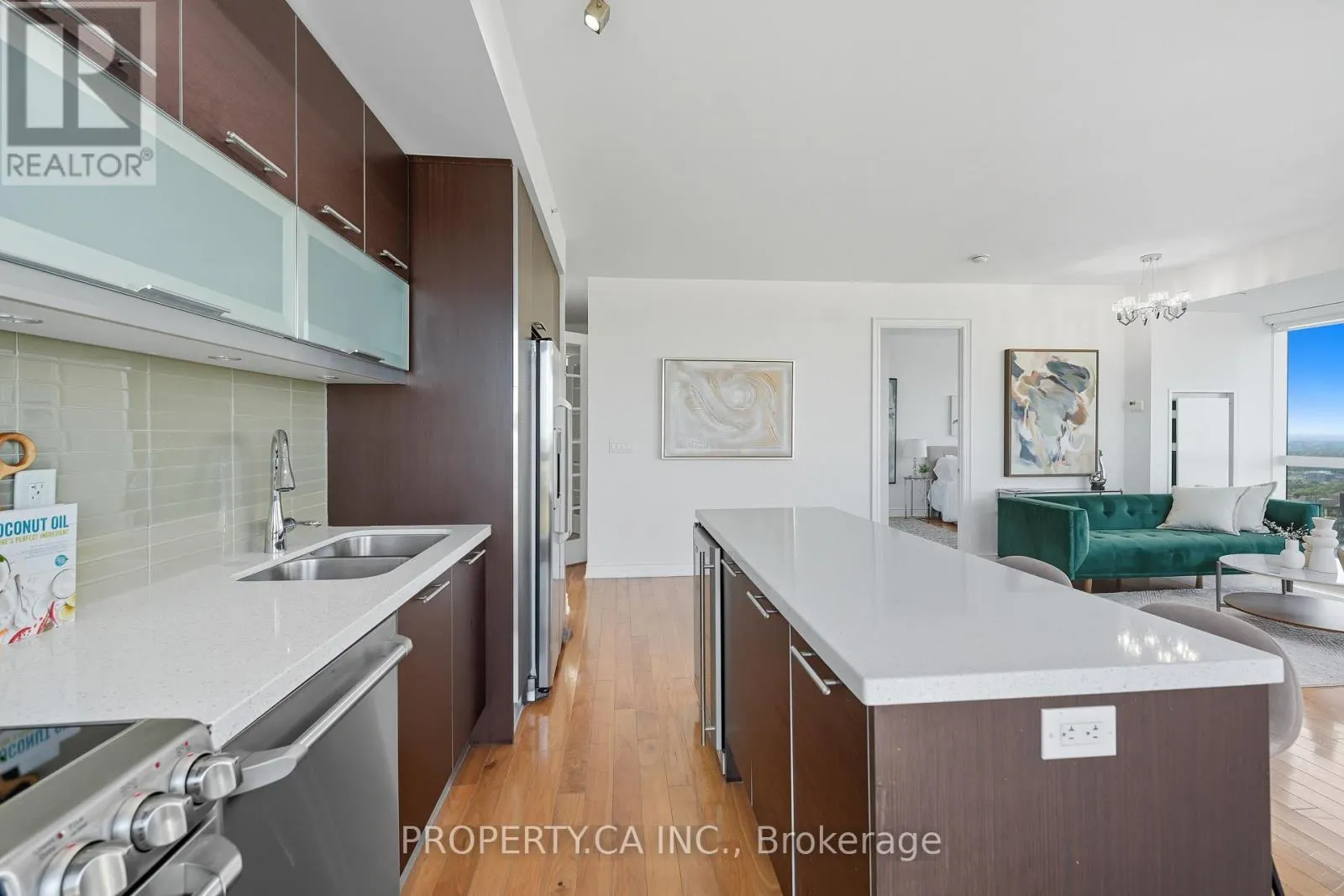 6302 - 388 YONGE STREET