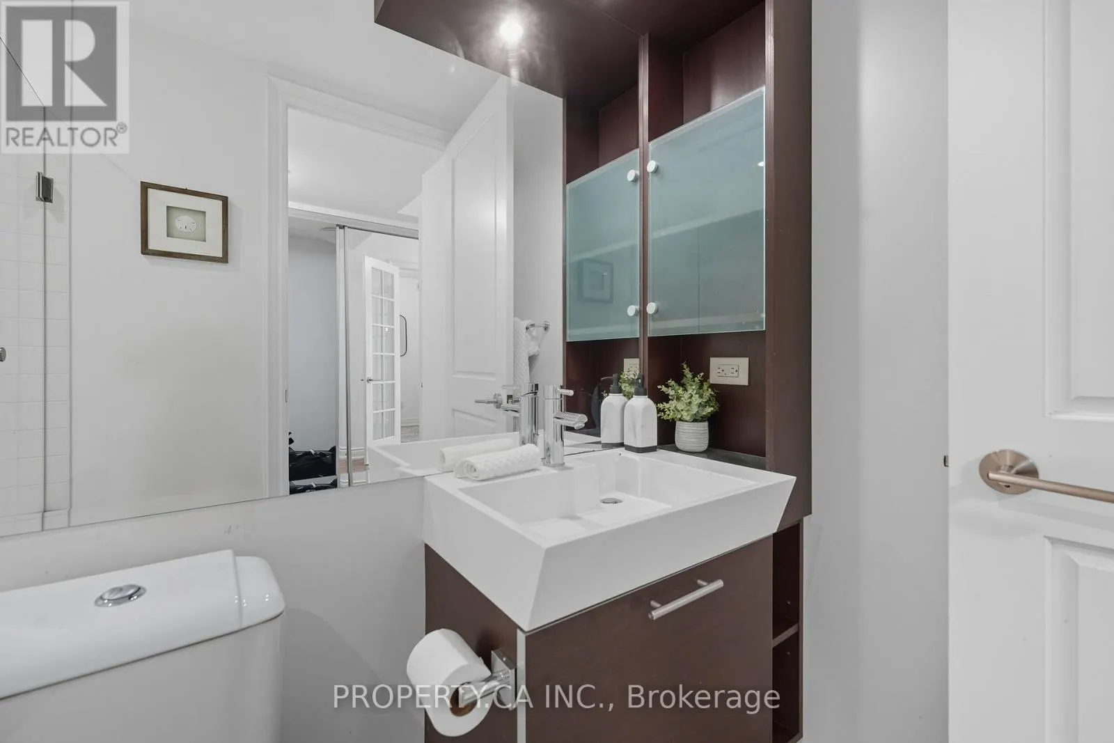 6302 - 388 YONGE STREET