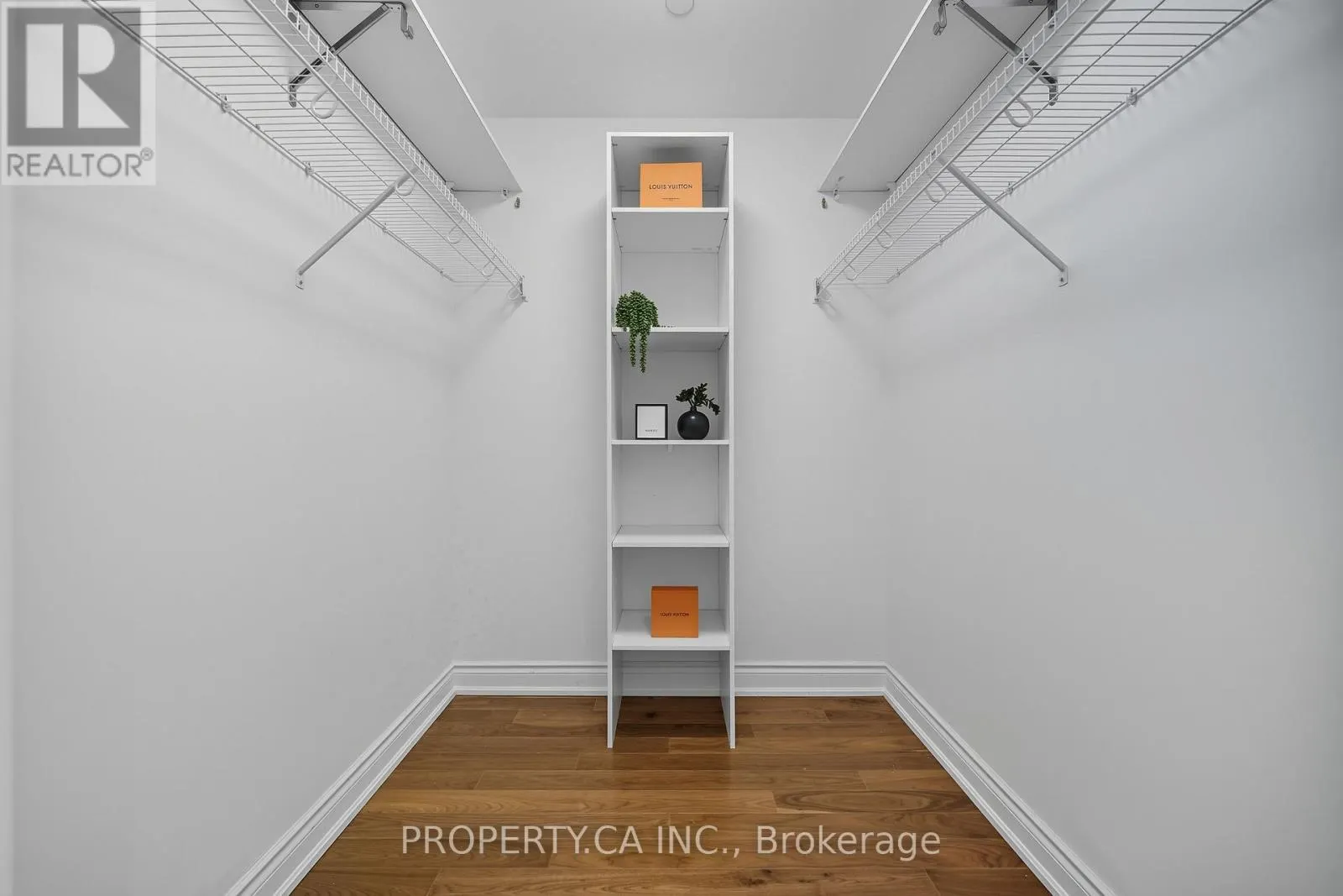 6302 - 388 YONGE STREET