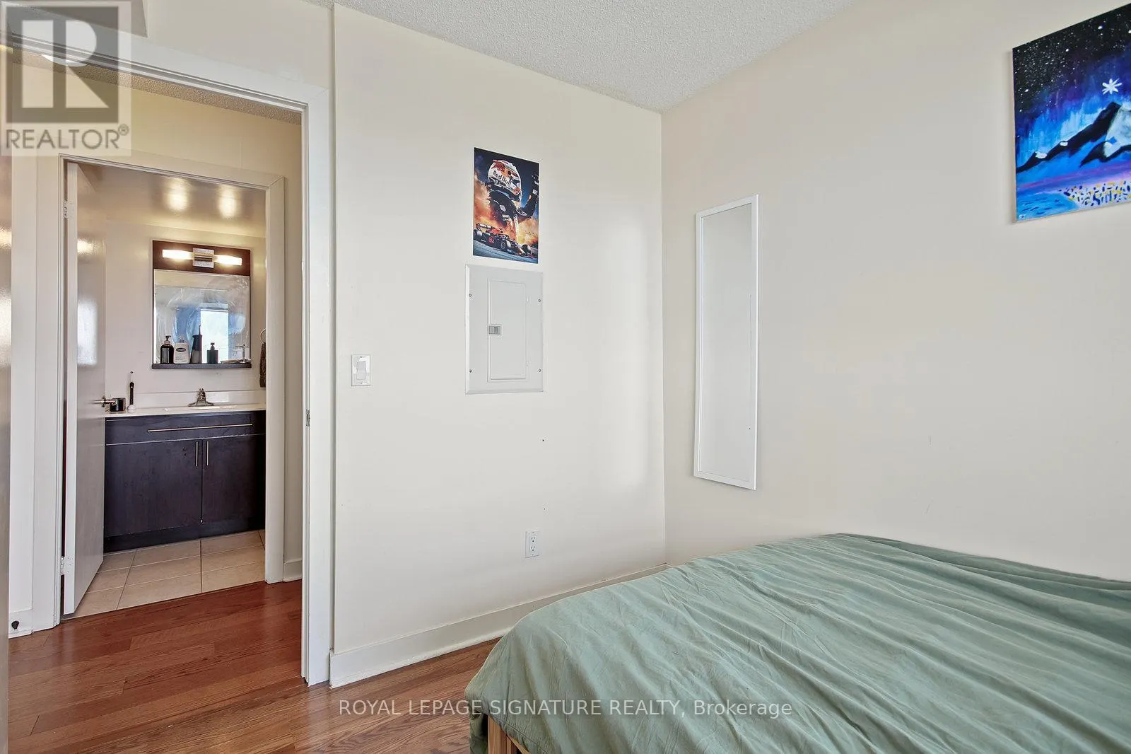 2105 - 80 WESTERN BATTERY ROAD